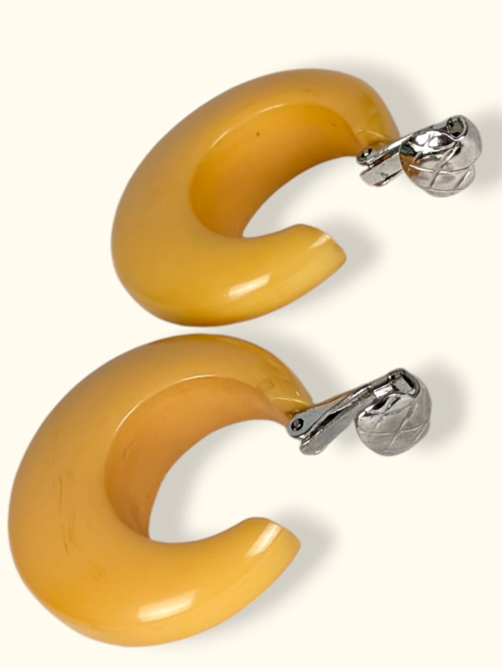 Vintage Yellow Bakelite Chunky Hoop Earrings - Picture 4 of 6